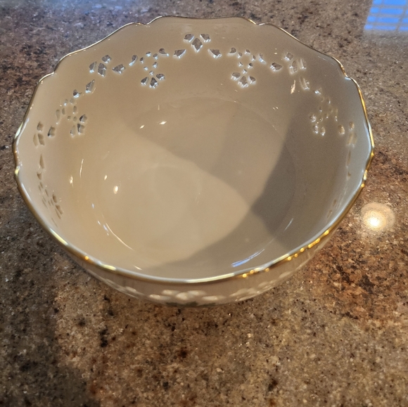 🎄LENOX/ Holly Bowl🎄 - Picture 2 of 5